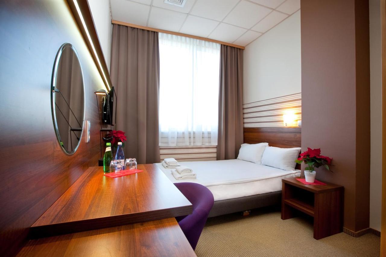 Hotel Aspel Krasków Eksteriør bilde